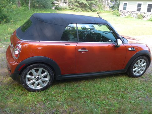 Used 2015 MINI Cooper S image 2