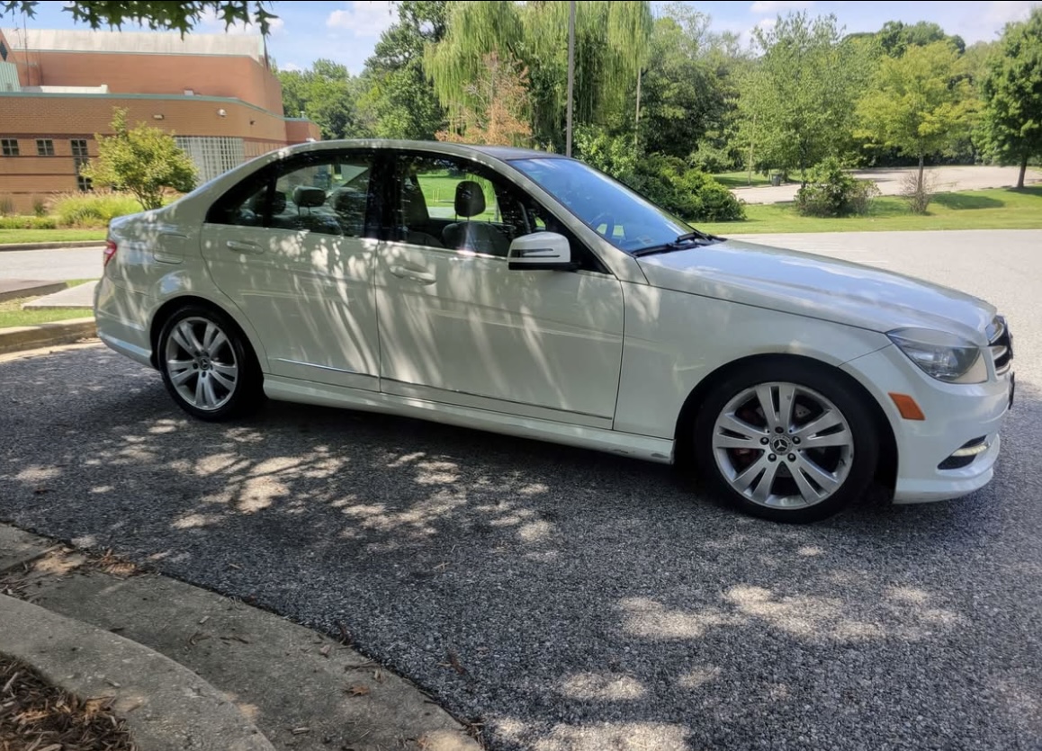 Used 2011 Mercedes-Benz C 300 4MATIC Sedan image 10