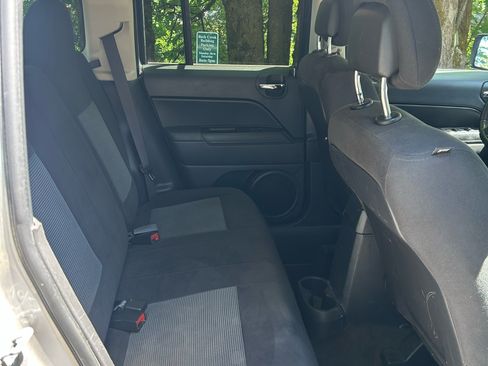Used 2017 Jeep Patriot Latitude AWD/4WD image 11