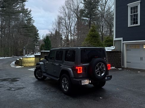 Used 2021 Jeep Wrangler Unlimited Sahara image 12