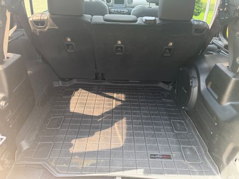 Used 2018 Jeep Wrangler Unlimited Sport S AWD/4WD image 25