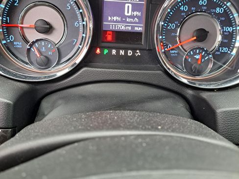 Used 2013 Chrysler Town & Country Touring-L w/ Entertainment Group #2 image 8