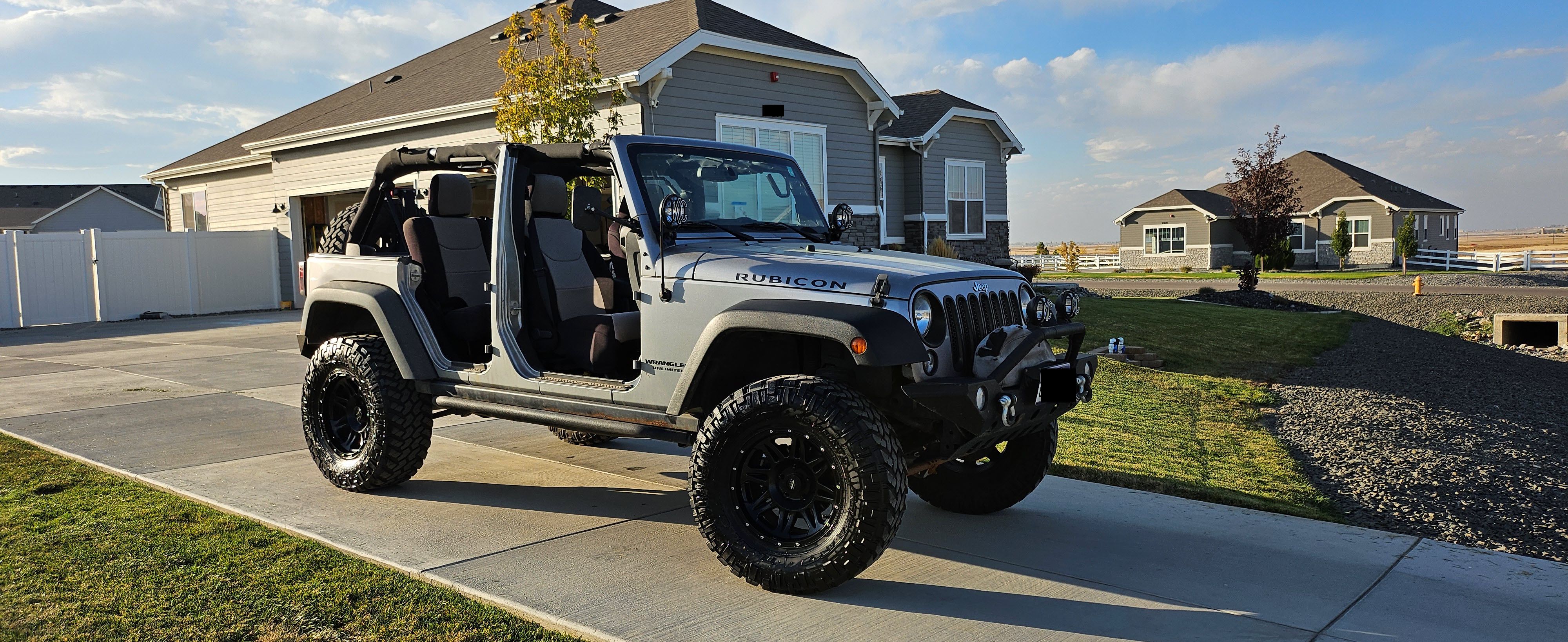 Used 2015 Jeep Wrangler Unlimited Rubicon w/ Dual Top Group AWD/4WD image 9