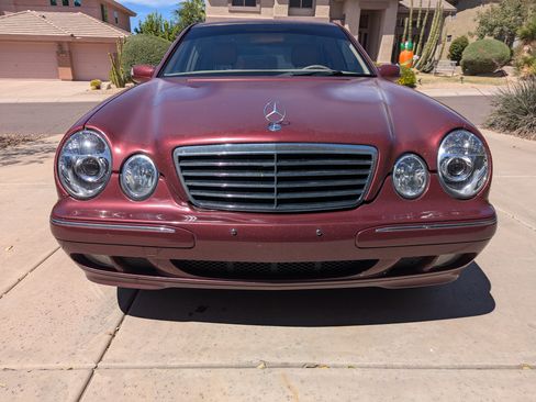 Used 2000 Mercedes-Benz E 320 Sedan image 5