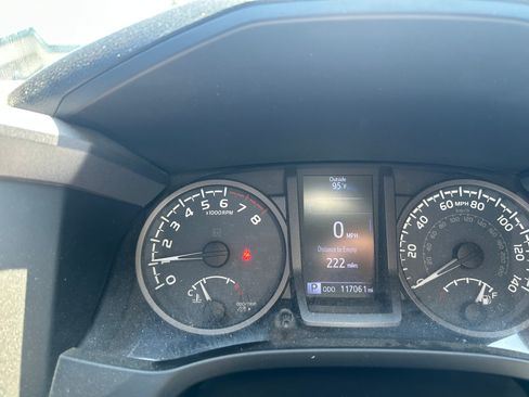Used 2018 Toyota Tacoma TRD Off-Road w/ Technology Package AWD/4WD image 12