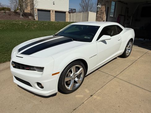 Used 2010 Chevrolet Camaro SS w/ RS Package image 2
