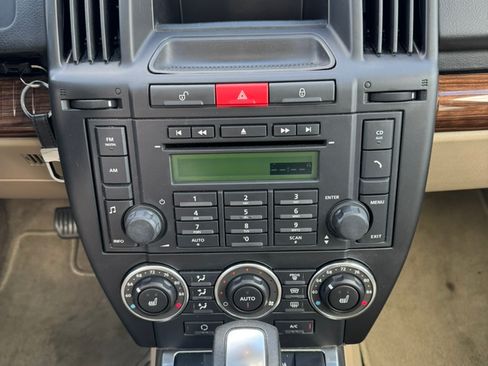 Used 2010 Land Rover LR2 HSE image 19