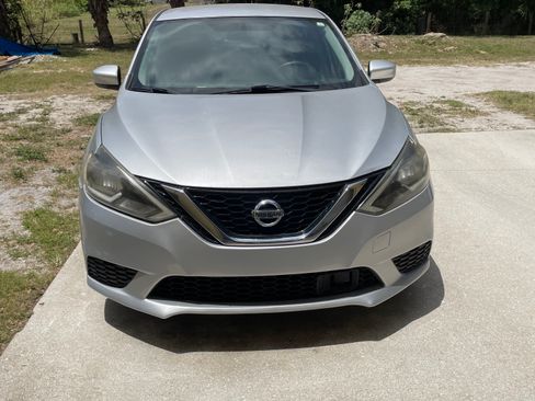 Used 2019 Nissan Sentra S image 9