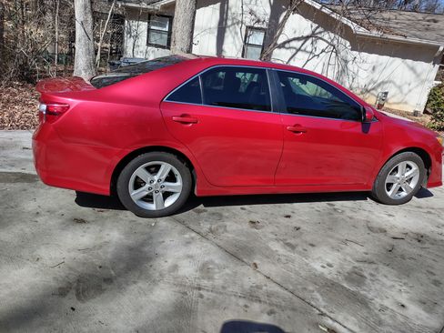 Used 2012 Toyota Camry SE image 5