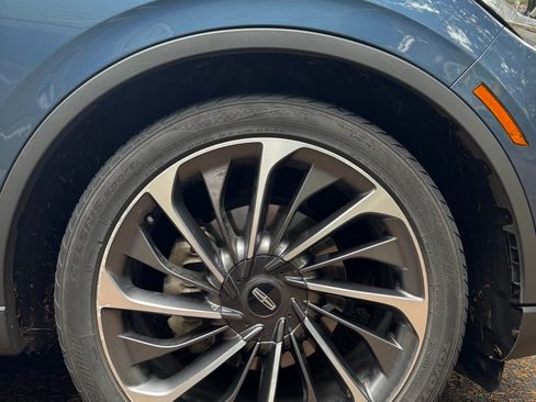 Used 2020 Lincoln Aviator Reserve w/ Equipment Group 202A image 4