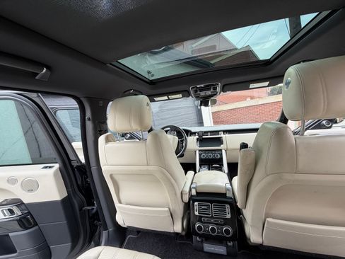 Used 2017 Land Rover Range Rover HSE image 17