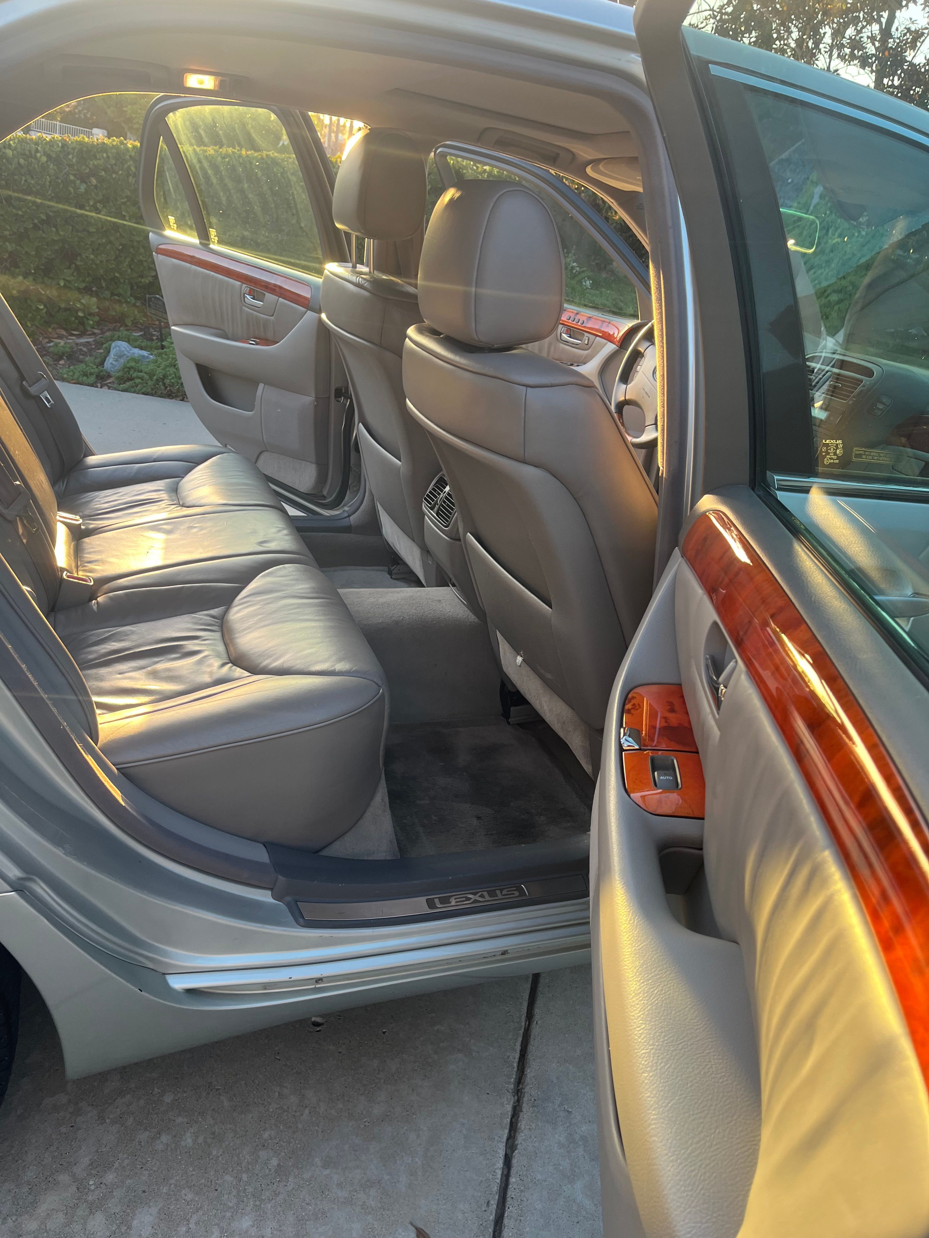 Used 2002 Lexus LS 430 RWD image 9
