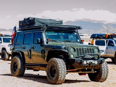 Used 2016 Jeep Wrangler Unlimited Rubicon w/ Connectivity Group image 4