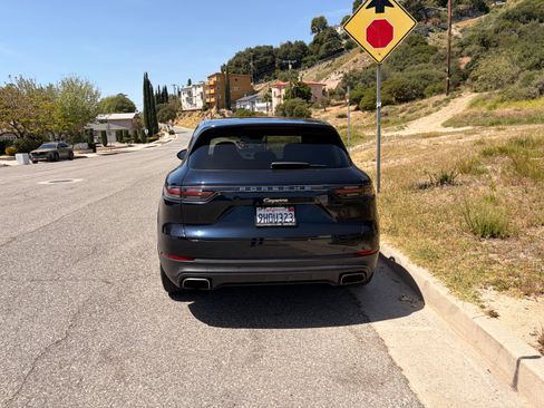 Used 2021 Porsche Cayenne E-Hybrid image 5