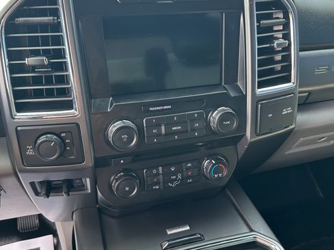 Used 2017 Ford F250 XLT w/ XLT Premium Package image 29