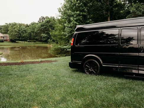 Used 2021 Chevrolet Express 2500 Extended w/ Enhanced Convenience Package RWD image 5