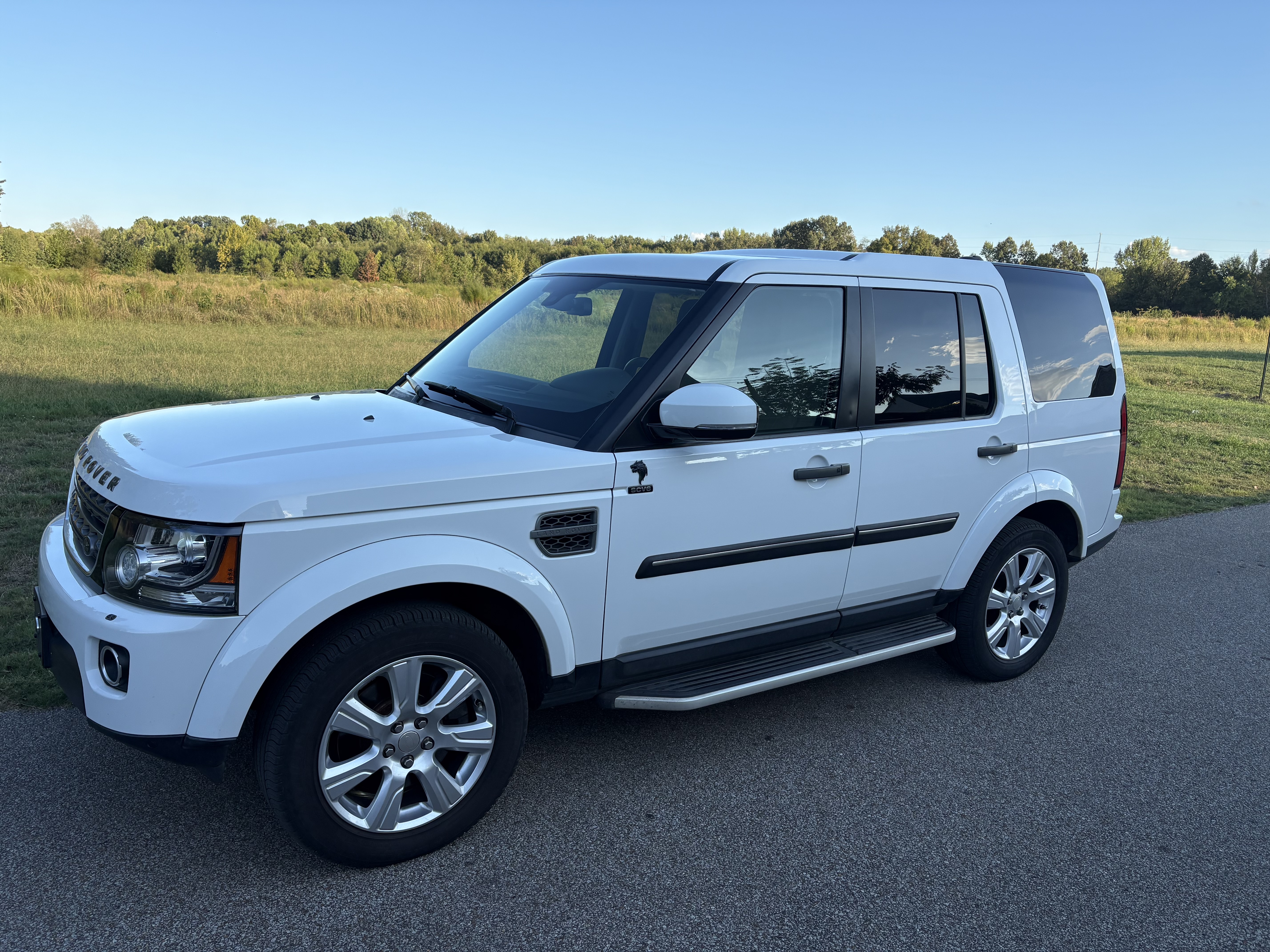 Used 2015 Land Rover LR4 HSE AWD/4WD image 1