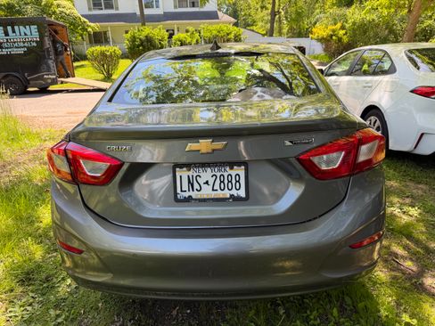 Used 2018 Chevrolet Cruze Premier w/ Enhanced Convenience Package FWD image 4