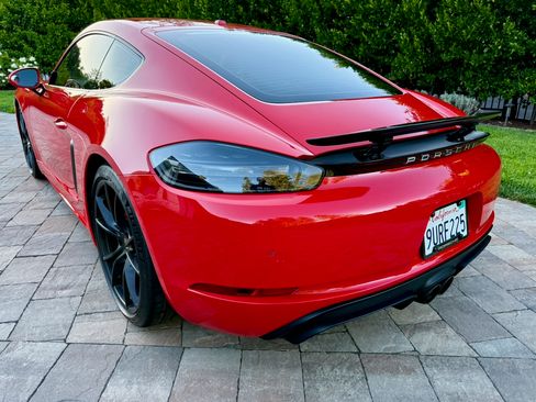 Used 2018 Porsche 718 Cayman GTS RWD image 4