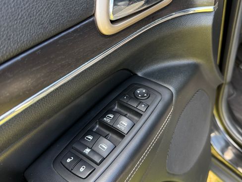 Used 2014 Jeep Grand Cherokee Limited w/ Luxury Group II image 10