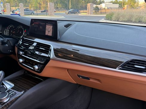 Used 2019 BMW 530i w/ Convenience Package image 19