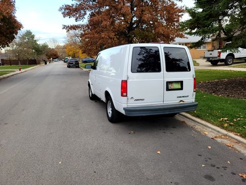 Used 2000 Chevrolet Astro image 10