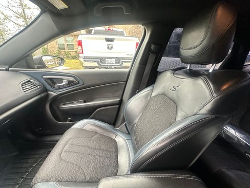 Used 2016 Chrysler 200 S w/ Navigation & Sound Group I image 27