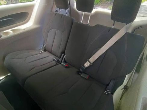 Used 2017 Chrysler Pacifica LX FWD image 14