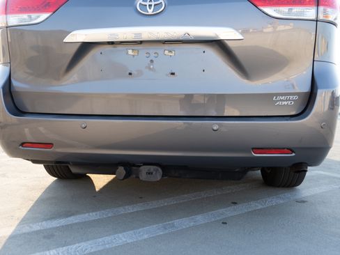 Used 2014 Toyota Sienna Limited image 6