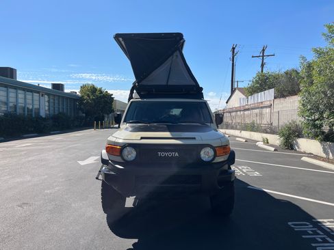 Used 2010 Toyota FJ Cruiser Sport Utility 2D image 8