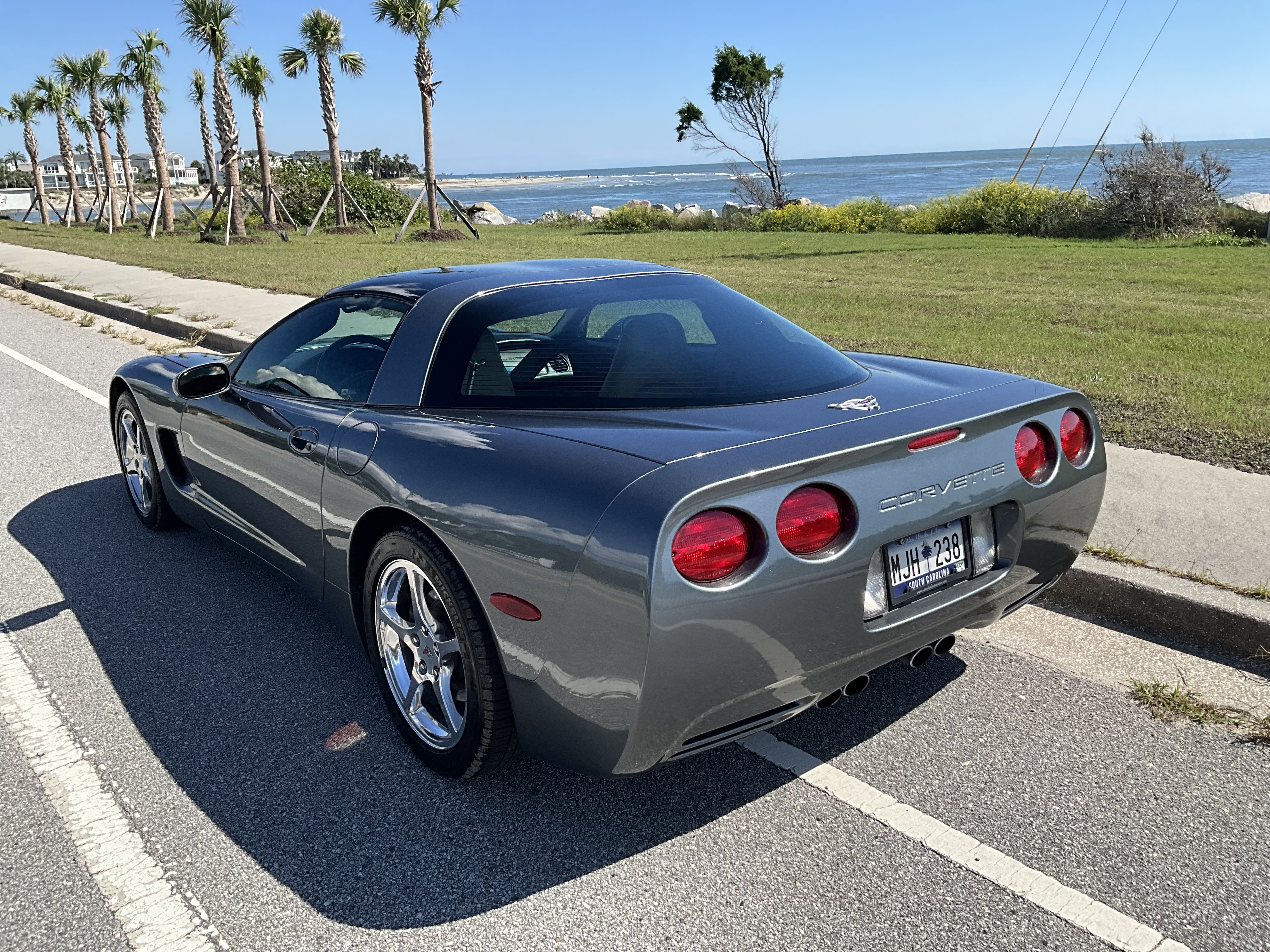 Used 2003 Chevrolet Corvette Coupe w/ Preferred Equipment Group RWD image 2