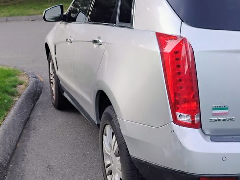 Used 2012 Cadillac SRX Luxury FWD image 9