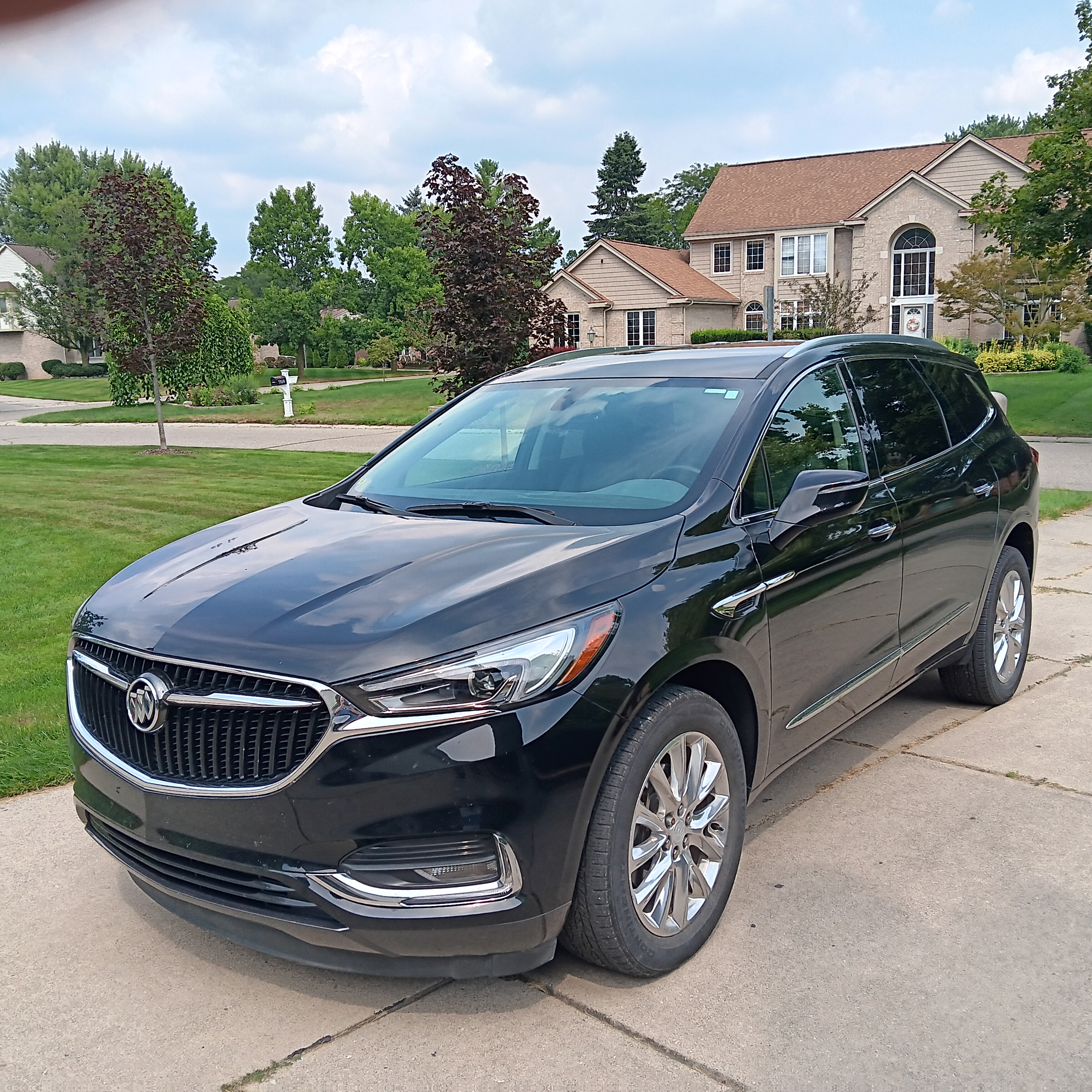 Used 2019 Buick Enclave Essence AWD/4WD image 1