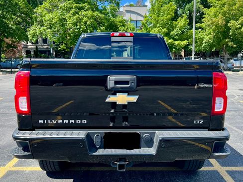 Used 2018 Chevrolet Silverado 1500 LTZ Z71 w/ LTZ Plus Package AWD/4WD image 6