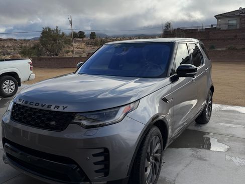 Used 2021 Land Rover Discovery S R-Dynamic image 1