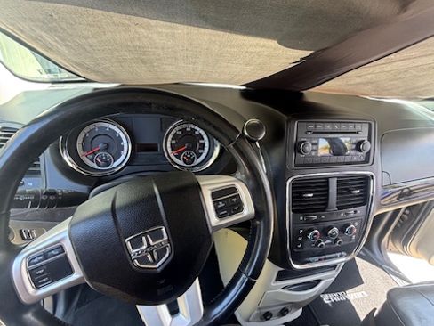 Used 2012 Dodge Grand Caravan SE FWD image 9