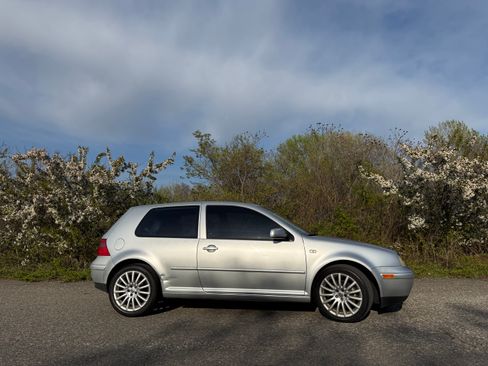 Used 2005 Volkswagen GTI FWD image 10