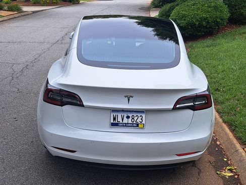 Used 2020 Tesla Model 3 Standard Range Plus RWD image 4
