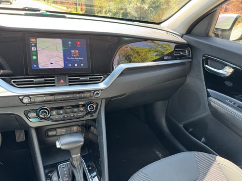 Used 2022 Kia Niro LXS image 12