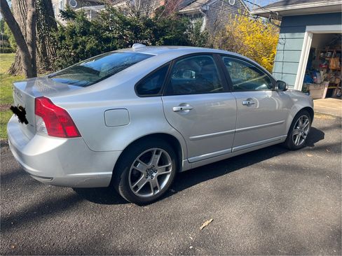 Used 2010 Volvo S40 2.4i FWD image 1