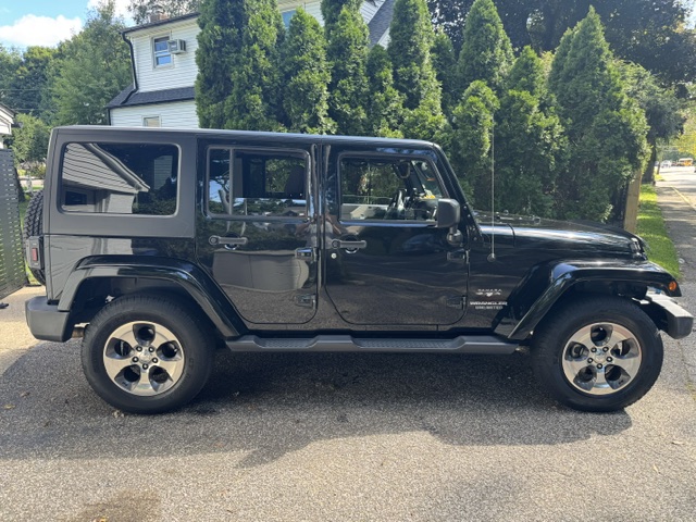 Used 2016 Jeep Wrangler Unlimited Sahara w/ Dual Top Group AWD/4WD image 11