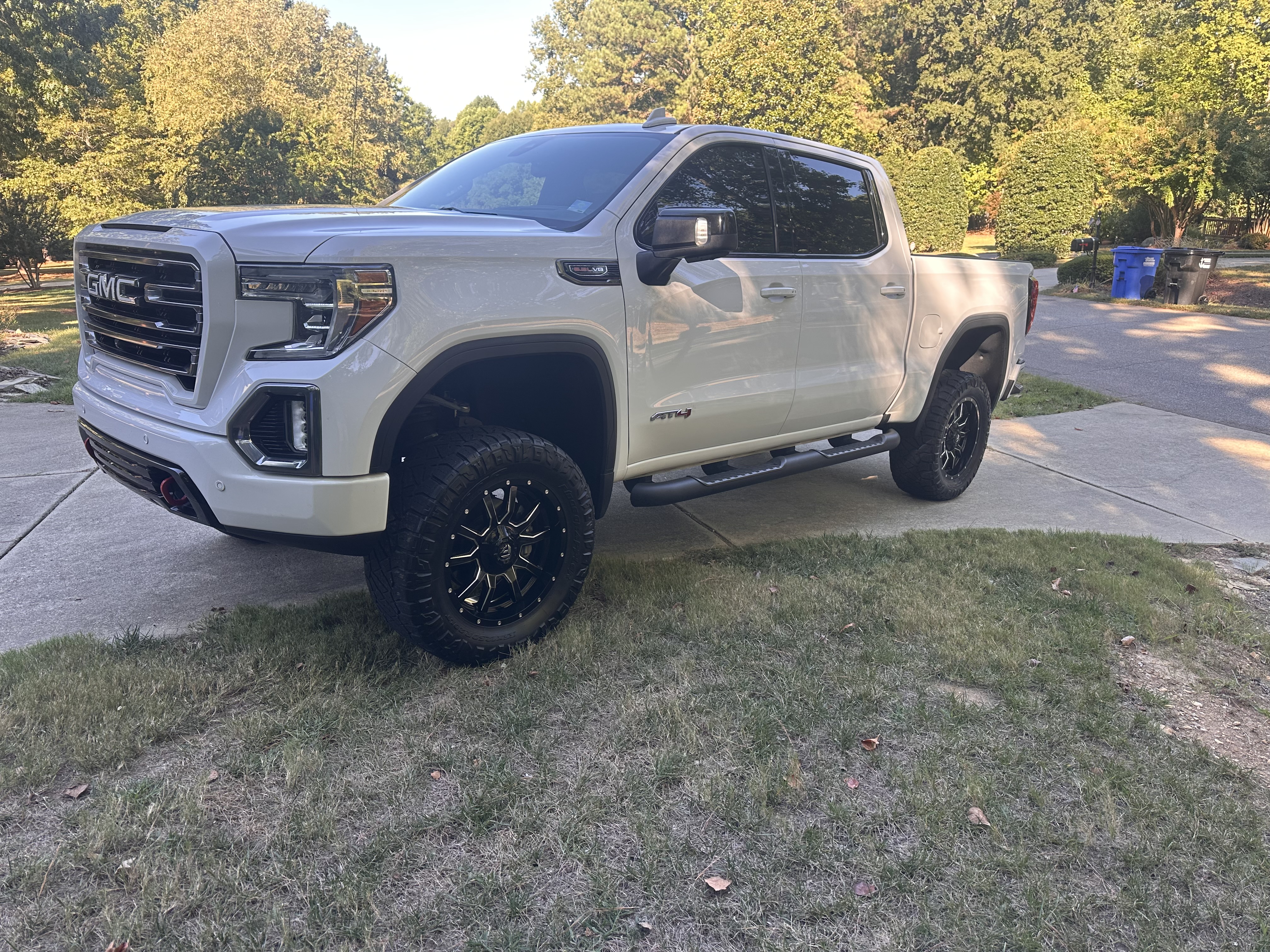 Used 2020 GMC Sierra 1500 AT4 w/ AT4 Premium Package AWD/4WD image 2