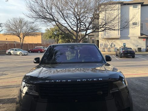 Used 2023 Land Rover Range Rover Long Wheelbase SE image 2