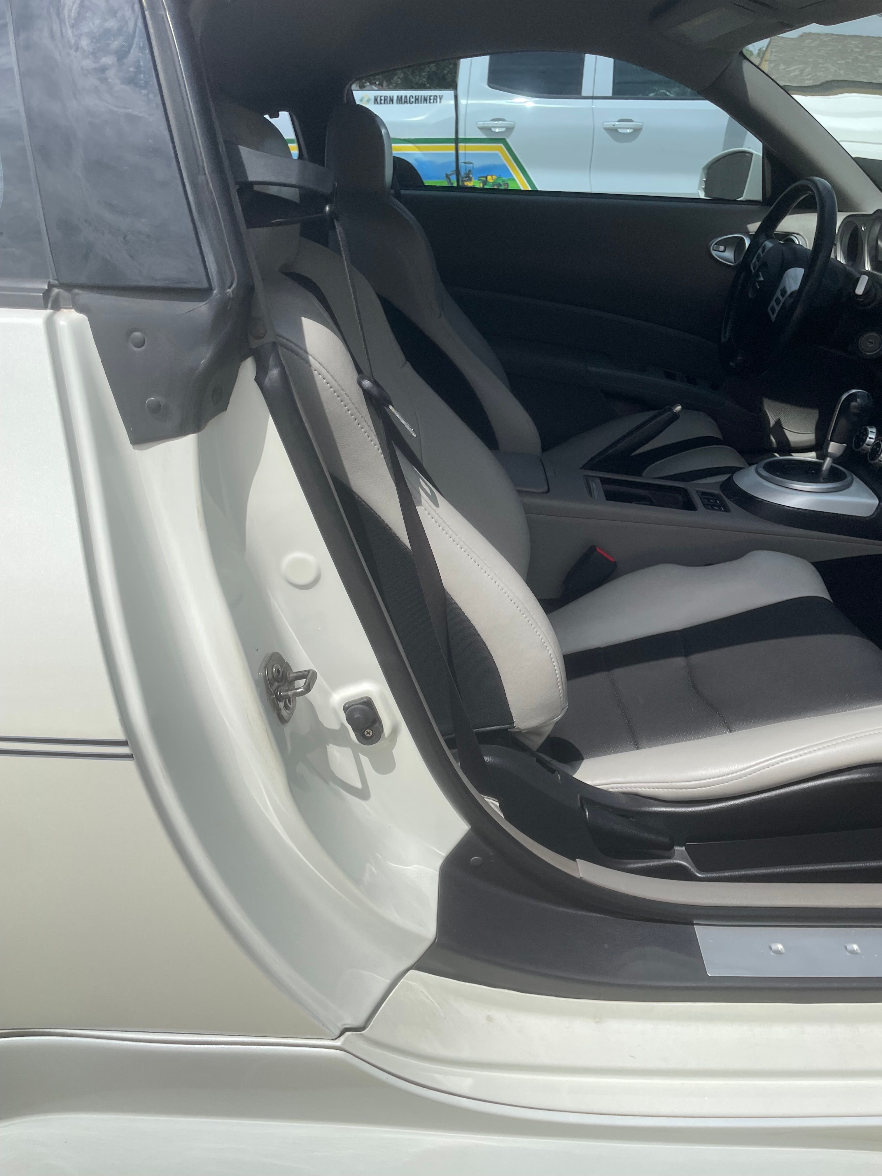Used 2006 Nissan 350Z Touring w/ (N93) Cargo Convenience Pkg RWD image 9