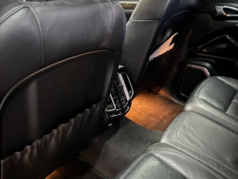 Used 2011 Porsche Cayenne Turbo image 11