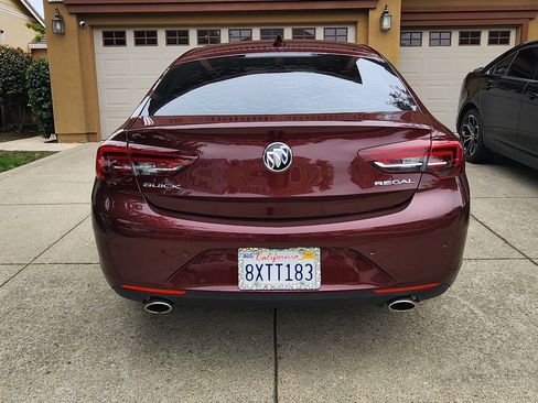 Used 2018 Buick Regal Essence w/ Driver Confidence Package #1 image 4