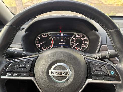 Used 2019 Nissan Altima 2.5 Platinum FWD image 12
