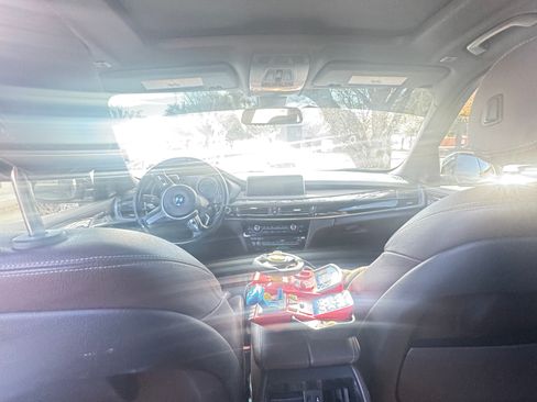 Used 2016 BMW X5 xDrive50i w/ M Sport image 9