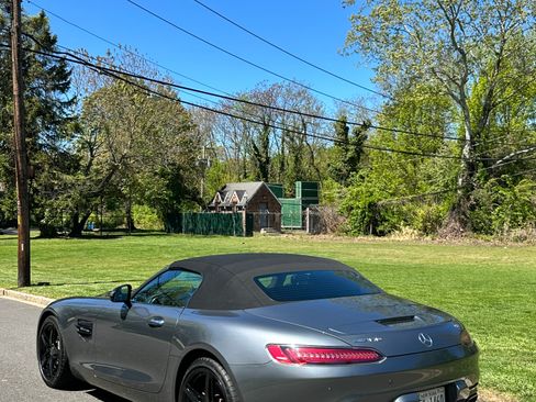 Used 2019 Mercedes-Benz AMG GT Roadster image 4