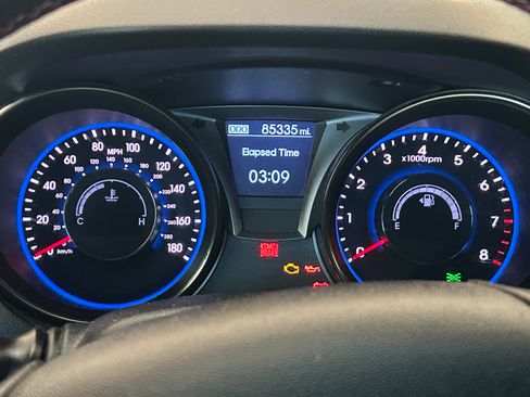 Used 2015 Hyundai Genesis 3.8 image 2